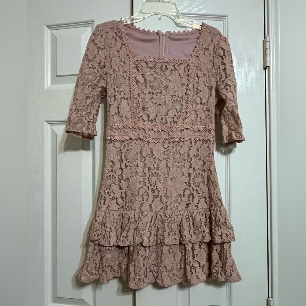 Elegant Pink Tiered Sheath Dress with Cuffed Sleeves